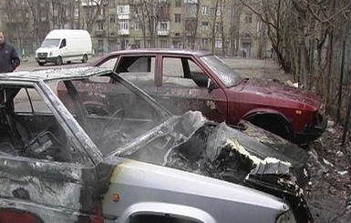 Киевский маньяк-поджигатель вышел на охоту: в столице сгорело две машины