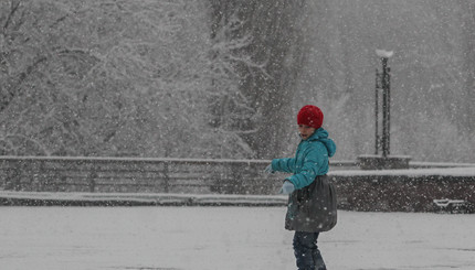 Киев замело в первый день зимы