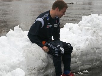 Суровые норвежские футболисты вырабатывают дисциплину сидя в снегу без штанов