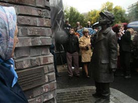 На Куреневке открыли памятник киевлянам, расстрелянным фашистами 