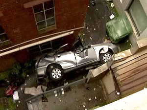 Невероятное ДТП в Австралии: машина рухнула с шестого этажа