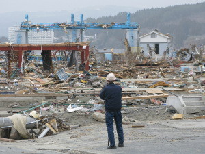 В результате землетрясения в Японии погибли почти 13 000 человек