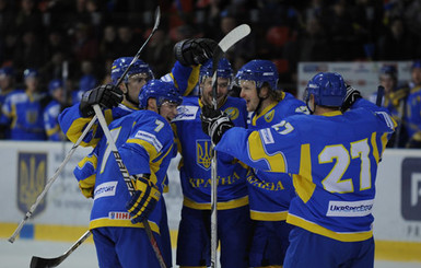 Хоккейная сборная Украины добыла первую победу на чемпионате мира в Киеве 