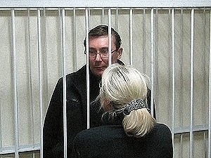 Адвокат Юрия Луценко: Моему подзащитному осталось прочесть 
