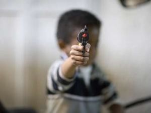 Шестилетний малыш принес в школу боевой пистолет