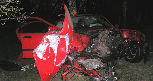ДТП на Ровенщине: водитель проверил на ударопрочность себя и дерево 