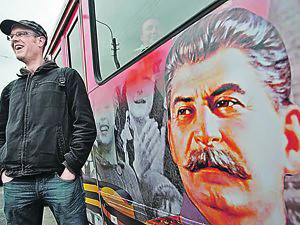 Сталин поедет по Москве на немецких автобусах