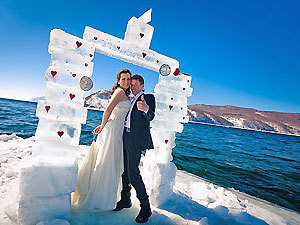 Влюбленные поженились на … льдине!