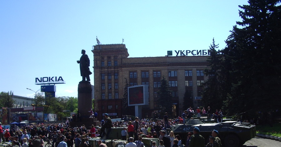 Военное шествие в Днепропетровске возглавил танк Т-34 