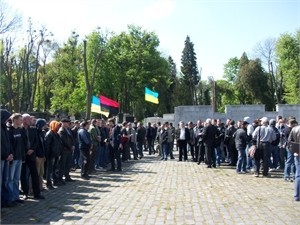 МВД: На Холм Славы во Львове на автобусах приехали ветераны