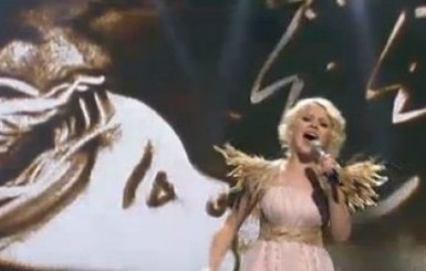 Мика Ньютон вышла в финал Евровидения: зрители стоя аплодировали Angel