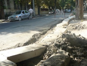 Донецкий губернатор предложил водителям скинуться на ремонт дорог