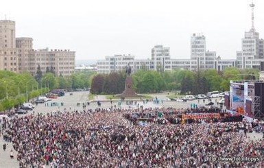 Автор скандального фото проповеди патриарха Кирилла уверяет, что пририсовывала толпу людей 