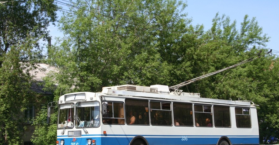 В Киеве троллейбус сбил пешехода и сбежал с места происшествия