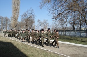 Министр обороны Украины обещает сократить служащих армии