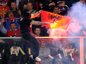 Италия депортировала лидера сербских ультрас, сорвавшего матч отборочного цикла Евро-2012