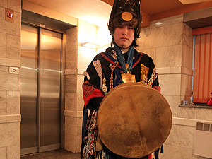 «Битва экстрасенсов-8»: 15-килограммовый костюм шамана из Тувы и тайна целителя из Алма-Аты