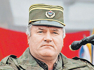 Младич читает в камере книги русских писателей
