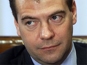 Медведев: Украине придется выполнять газовые соглашения