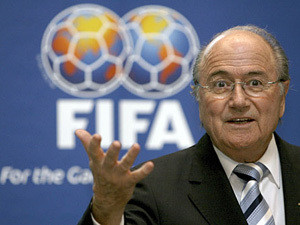 Президента ФИФА Блаттера больше не обвиняют в коррупции