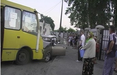 Под Киевом маршрутка попала в автокатастрофу – 4 человека в больнице