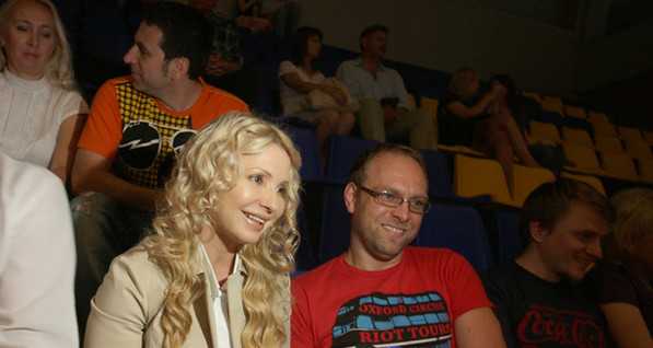 Тимошенко на концерты ходит с адвокатом и без косы 