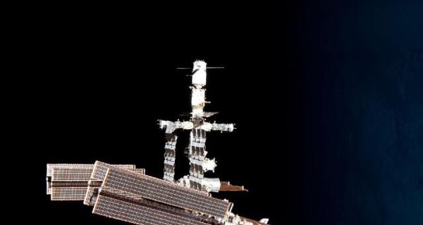 Астронавт, наплевав на безопасность, сделал уникальные фото шаттла 