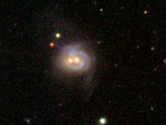 Астрономы нашли галактику, пожирающую гигантские черные дыры