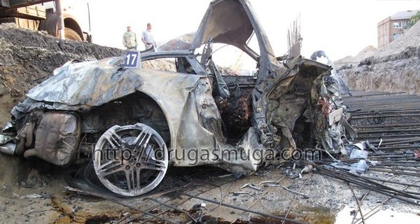В Киеве в ужасном ДТП разбился и сгорел элитный спорткар: погибли три человека