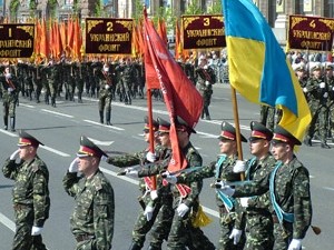 Виктор Янукович: Решение суда не запрещает поднимать красные флаги 
