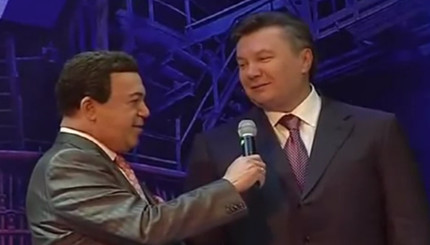 Янукович спел в Донецке с Кобзоном