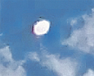 «Десантный корабль пришельцев» сфотографировали в небе над Лондоном