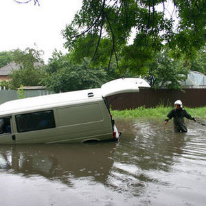 В Полтаве микроавтобус провалился под землю