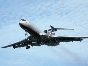 Из-за неисправности двигателя самолет Ту-154 срочно возвращается в Екатеринбург