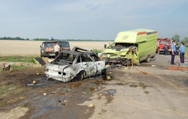 В Одесской области Audi взорвалася на встречной полосе