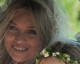 Кейт Мосс вышла замуж в потрясающем платье от опального Гальяно
