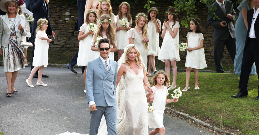 Кейт Мосс вышла замуж в потрясающем платье от опального Гальяно