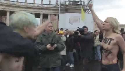 FEMEN сорвали воскресную мессу Папы в Ватикане