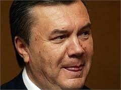 Киевлянам запрещают ходить рядом с домом, где дает пресс-конференцию Янукович