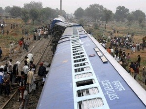 Пассажирский поезд потерпел крушение в Индии: погибли 20 человек