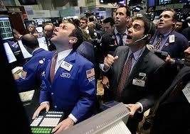 На мировых биржах паника: инвесторы выводят активы из Италии