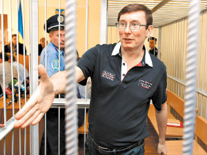 Юрия Луценко выдворили из суда