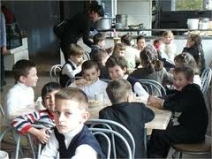 Детей, отравившихся в Севастополе, спецрейсом доставят в Москву