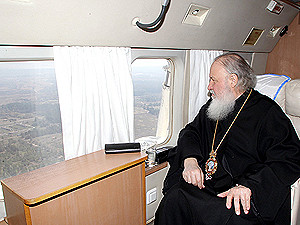 Прилетев в Украину, патриарх Кирилл сразу встретился с Януковичем