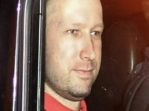 Андерс Брейвик, устроивший двойной теракт в Норвегии, сдался полицейским без боя