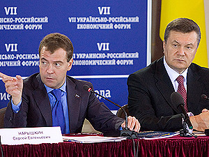 Янукович и Медведев снова отложили встречу