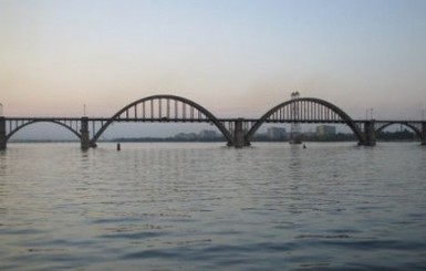 Только что открытый Дарницкий мост закрывается на ремонт