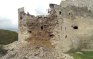 Буря обрушила старинную башню в Каменец-Подольском