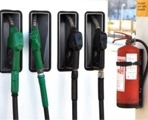 На украинских заправках бензин А-92 подскочил в цене