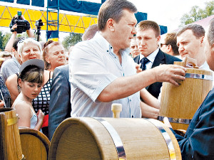 На Сорочинской ярмарке Януковича заменит Азаров